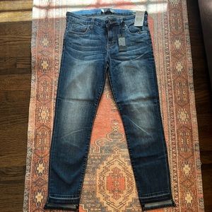 Kut from the Cloth Connie ankle skinny jeans with raw hem. Size 10.